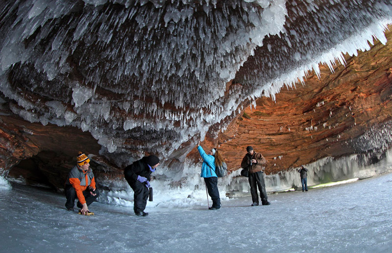 World's largest freshwater lake frozen