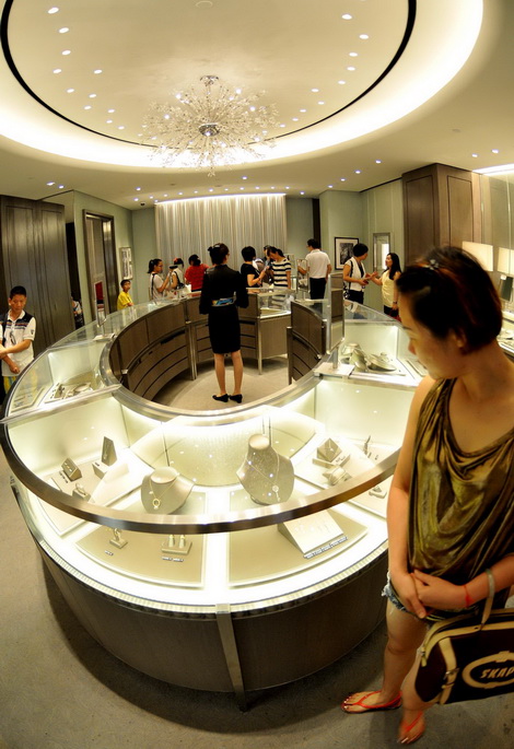 Tax-free shop in Sanya receives over 1.3m customers