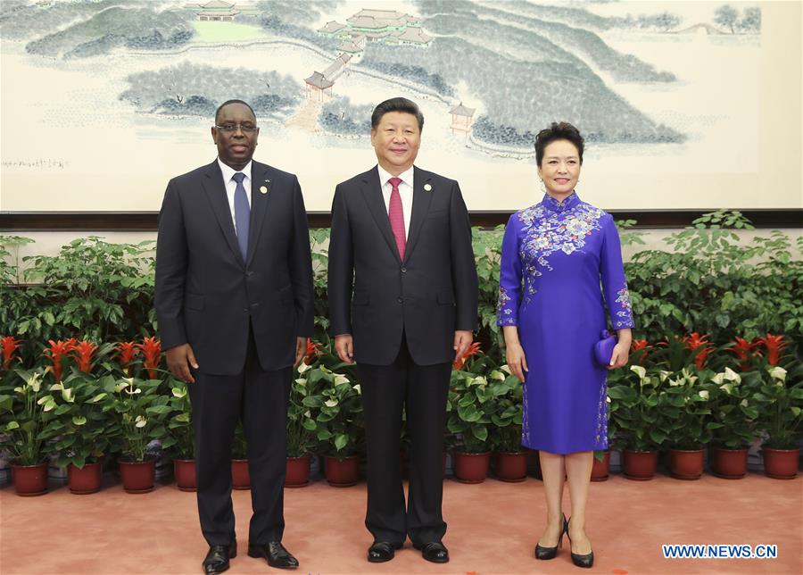 Xi Jinping, Peng Liyuan greet honored guests for G20 Summit before banquet