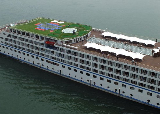 Luxury cruise boosts Three Gorges tourism