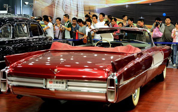 Vintage cars on show in Wuhan