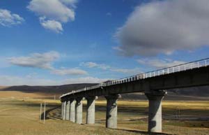 Passenger transport starts on Tibet's new railway