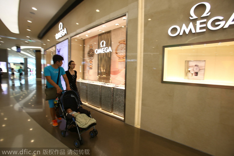 Enjoy shopping at Sanya's duty-free shop