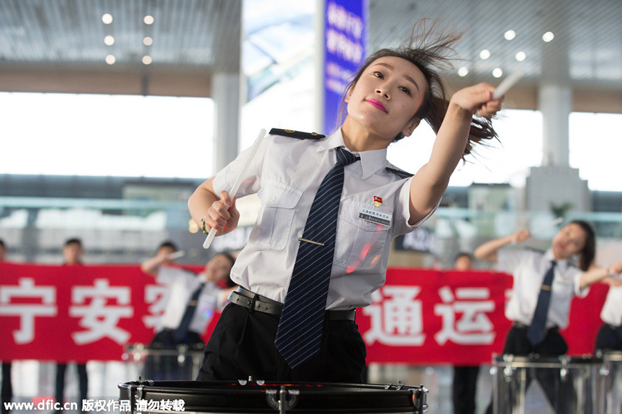 High-speed train linking Nanjing and Anqing starts operating