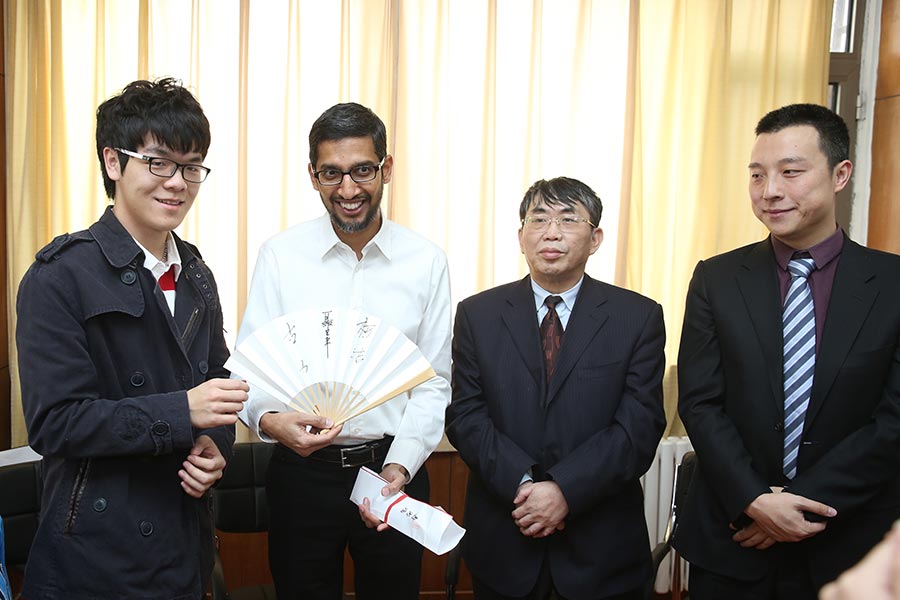 Google CEO Sundar Pichai visits China's Go school