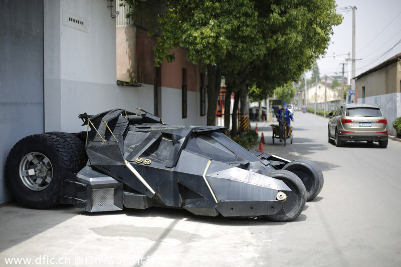 Batman fan opens door to his Batmobile