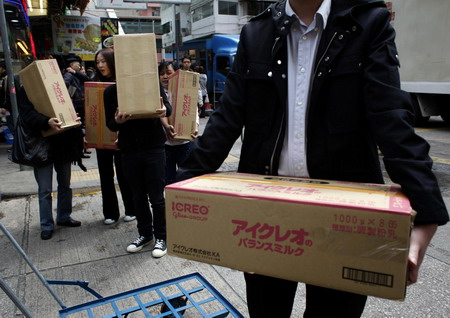 HK people line up for Japanese milk powder