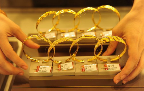 Gold price exceeds $1,600 per ounce