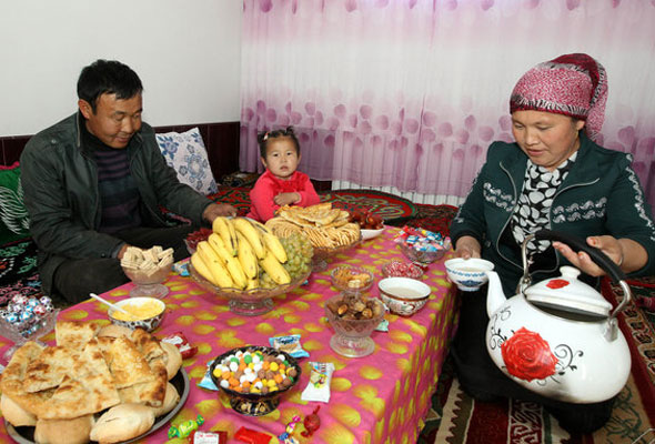 Xinjiang herdsmen move house