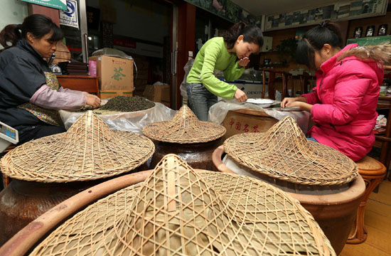 Tea trader's daughter becomes senior tea-taster