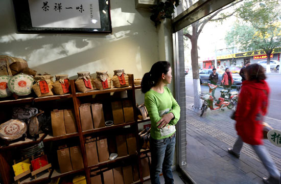 Tea trader's daughter becomes senior tea-taster