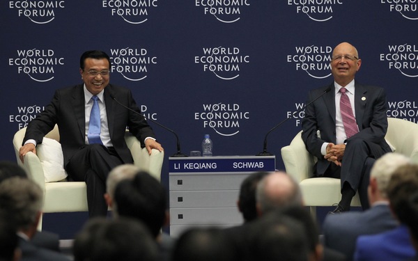 Premier Li meets entrepreneurs, answers questions