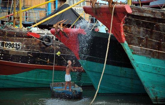 Fishing ban lifted over South China Sea