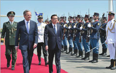 Chinese, Greek PMs meet to enhance ties, cooperation