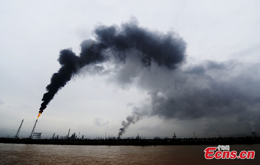 Oil refinery in N.W. China on fire, casualties unknown