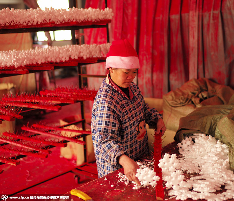 Peek inside China's 'X'mas village' in Yiwu