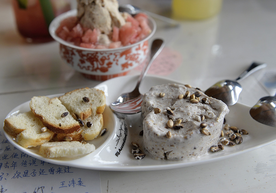 Tibetan bakery offers a special taste of local culture