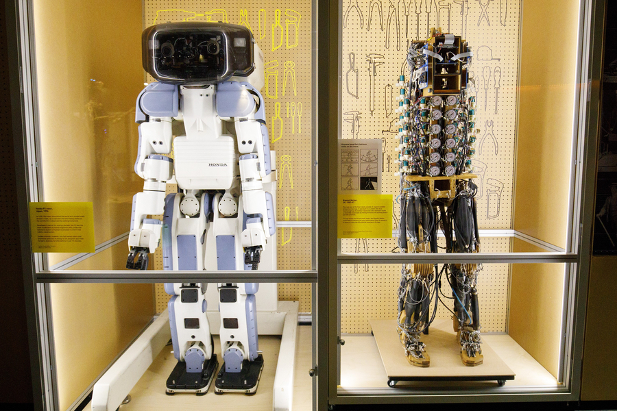 Biggest robot collection tracks 500-year history