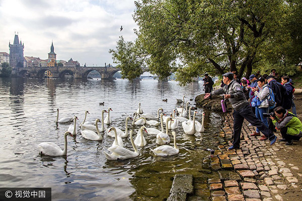 National Day travelers go to new destinations