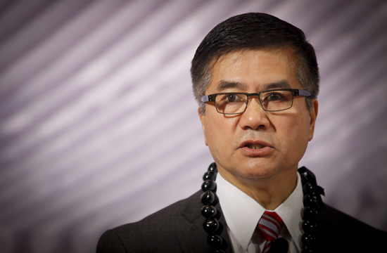 Gary Locke attends EWC alumni conference