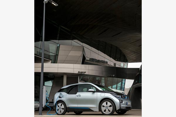 BMW drives digitized, electrified future