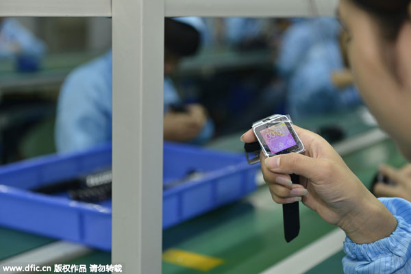 A look into Shenzhen smart watch assembly line