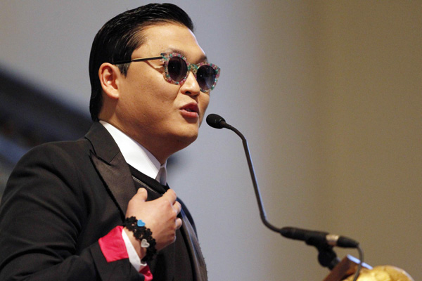 PSY speaks at Harvard University