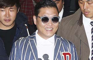 PSY speaks at Harvard University