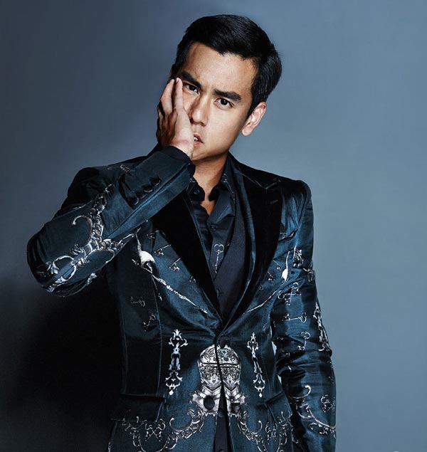 Eddie Peng shoots new fashion photos