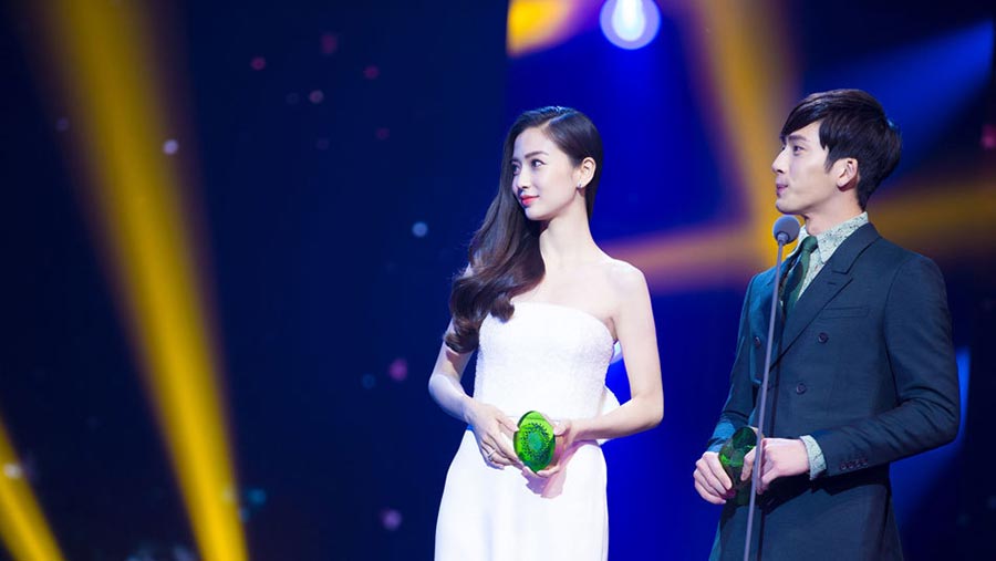 Angelababy receives Annual Leap Award in Beijing