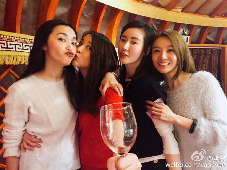 Actress Yao Chen releases reunion photos