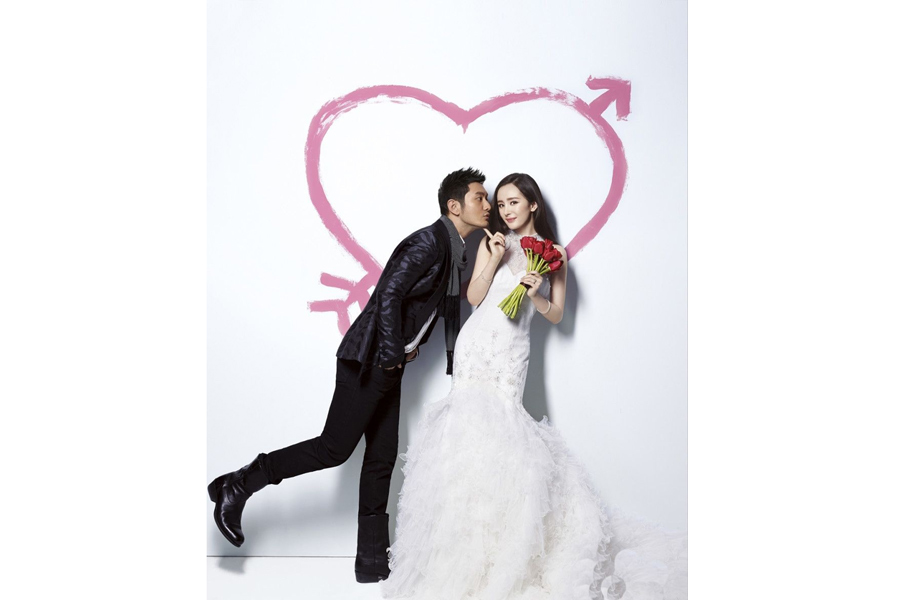 Huang Xiaoming and Yang Mi pose for fashion magazine