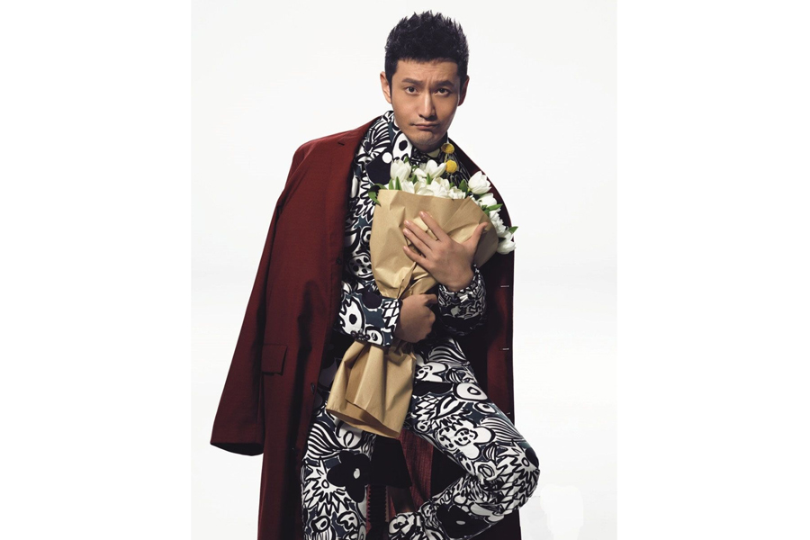 Huang Xiaoming and Yang Mi pose for fashion magazine