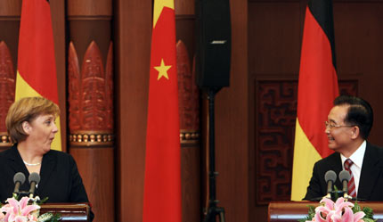 Chinese Premier Wen Jiabao (R) speaks to German Chancellor Angela Merkel after their meeting at the Great Hall of the People in Beijing May 22, 2006. China and Germany signed a batch of 19 agreements on the first day of Merkel's visit, including to build a high-speed rail system. [Reuters]