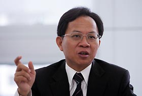 Commissioner of the National Bureau of Statistics Qiu Xiaohua gestures during an interview at the Reuters China Century Summit in Beijing in this September 5, 2006 file photo. 