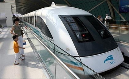 Tourists wait to board Shanghai's magnetic levitation train to Pudong airport, September 2006. US President George W. Bush cleared the way for a private sector sale to China of high-tech products linked to its railway system and its testing of parts for Boeing aircraft.(AFP