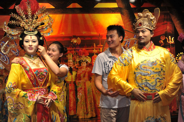 The emperor's clones at the Shaanxi Pavilion