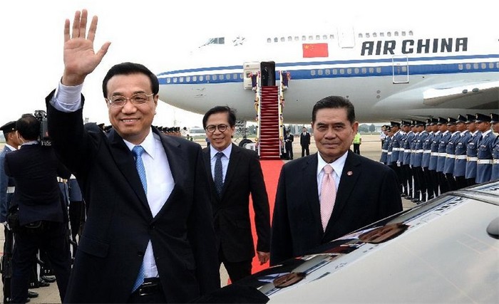 Chinese premier arrives in Bangkok, Thailand