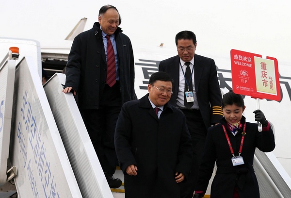 Deputies to 12th NPC arrive in Beijing