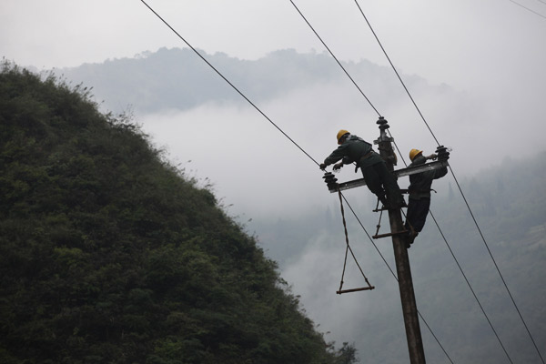 Power line, road repaired to empower quake-hit area