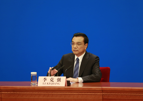 Premier Li meets the press