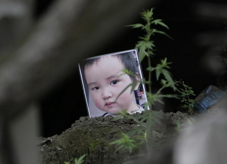 Mourn for the dead in Beichuan on quake anniversary