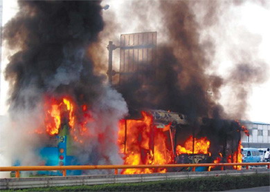 Freak fire engulfs bus in Chengdu, kills 25