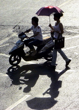 Scorching heatwave hits north China