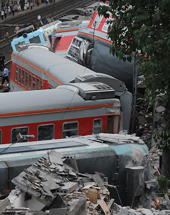 3 dead, 60 injured in central China train collision