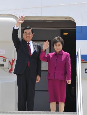 President Hu arrives in Italy