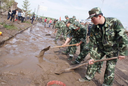 Heavy downpour kills 5 in Gansu