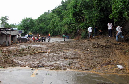 Heavy flooding hits Sichuan county, killing 22