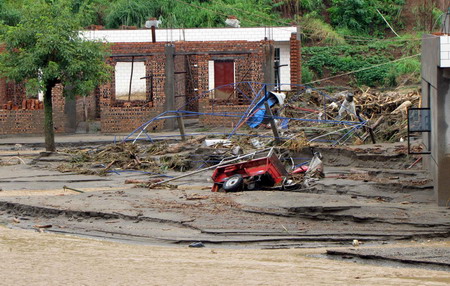 Heavy flooding hits Sichuan county, killing 22