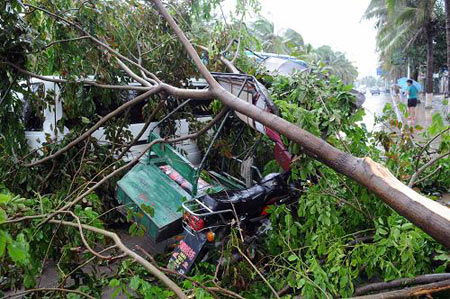 Typhoon Kestana shaves south China province